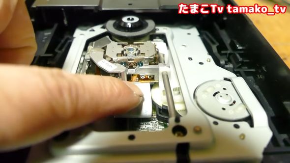 CDレコーダーユニットにあるレーザー調整用のネジ