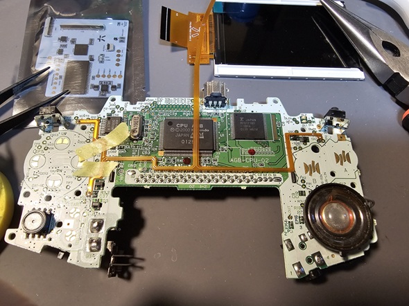 バックライト付きのIPS液晶パネルをゲームボーイアドバンスの基板に取り付ける