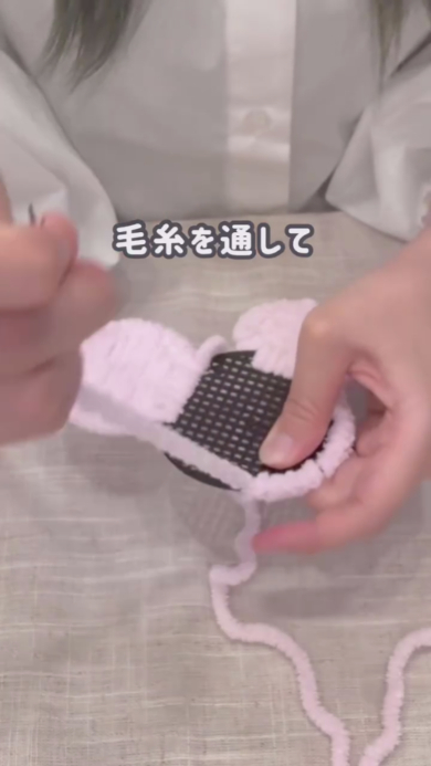 鉢底パッドの外側にも毛糸を通す