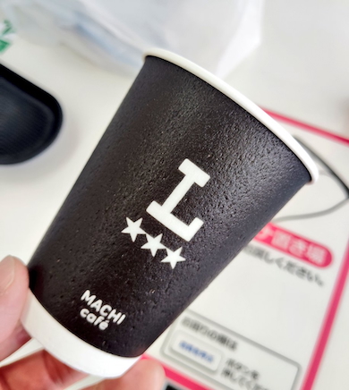 カップに「L」