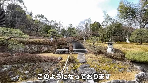 灯篭がたくさん置いてある