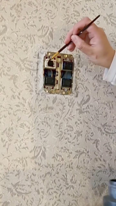 スイッチにも色を塗る