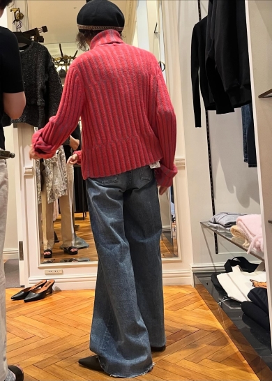 ユニクロでトップス試着