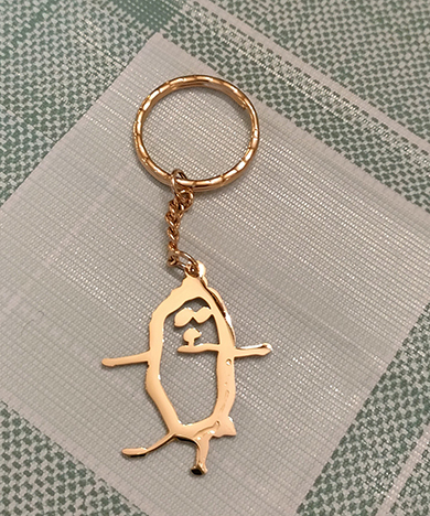 娘が描いた“お母さん”のキーホルダー