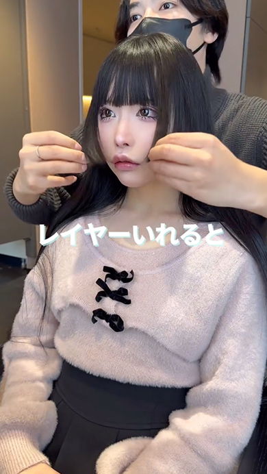 ロングヘアの女性がボブヘアにイメチェン