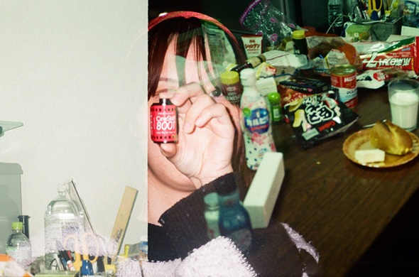 同じフィルムを複数回使うことで景色や人物が重なり合った写真