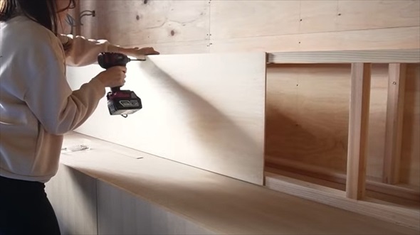 マンションのリビングに壁面収納棚をDIY