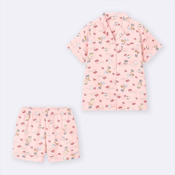 サテンパジャマ