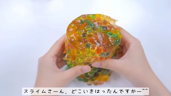 カップから出てきたビーズの塊