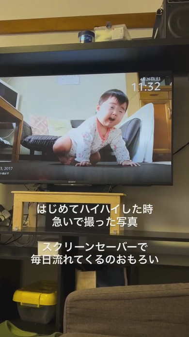 ハイハイしている赤ちゃんのスライドショー