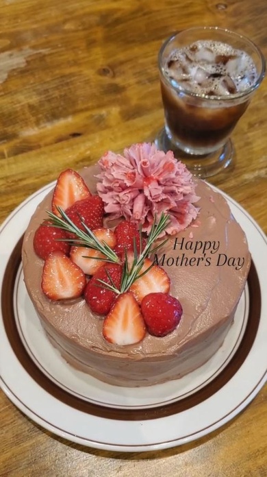 パティシエ志望の次女から母の日に贈られた“カーネーションケーキ”がすごい