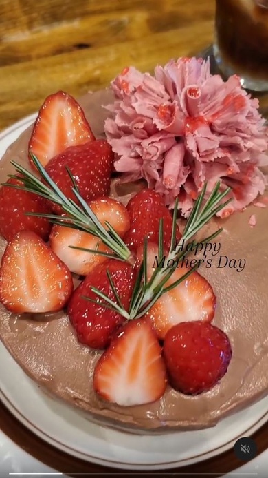 パティシエ志望の次女から母の日に贈られた“カーネーションケーキ”がすごい