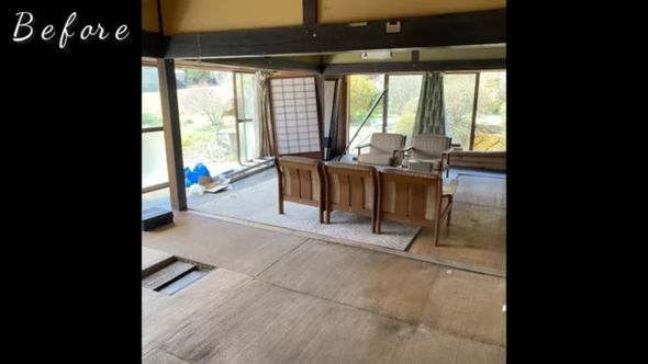 解体作業中でがらんとした印象の古民家