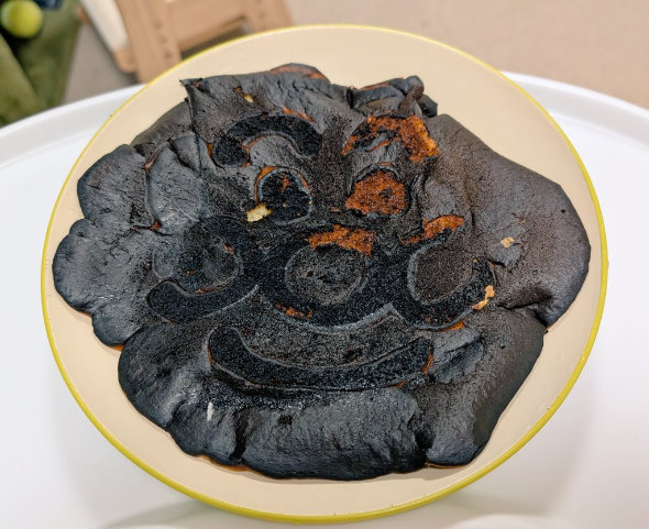 2歳 息子 アンパンマン パンケーキ 焼いてあげた 母 黒焦げ 失敗 お絵描きパンケーキ