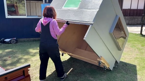 見た目よりも軽いシェル