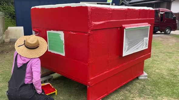 マスキングしている部分以外は茜色になったシェル