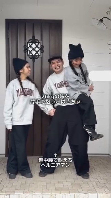 パパに寄り添う姉妹