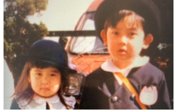 2歳差きょうだいの43年後