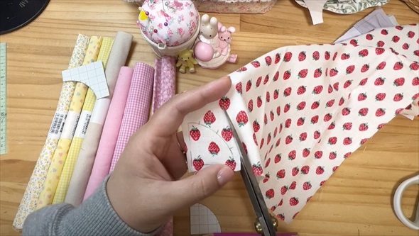 格安カット布を縫い合わせていくと