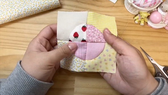 格安カット布を縫い合わせていくと