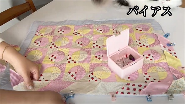 格安カット布を縫い合わせていくと