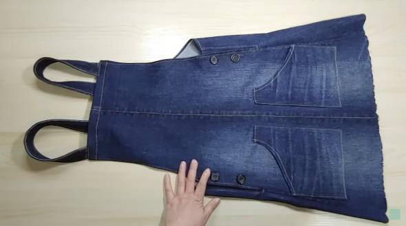 ジーンズをワンピースにリメイク