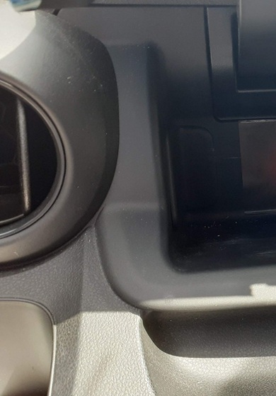 ホンダ・フィットの助手席にあるアッパーグローブボックス