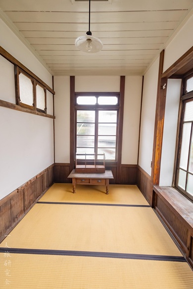 簡素な作りで集中しやすそうな勉強部屋