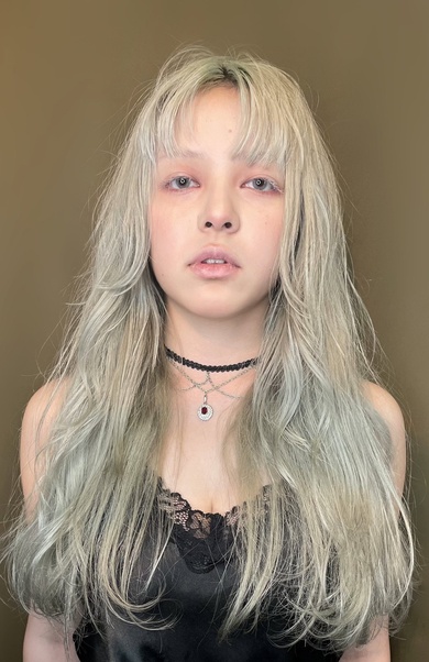 オーラを引き出すメイクで金髪女性を変身させてみた